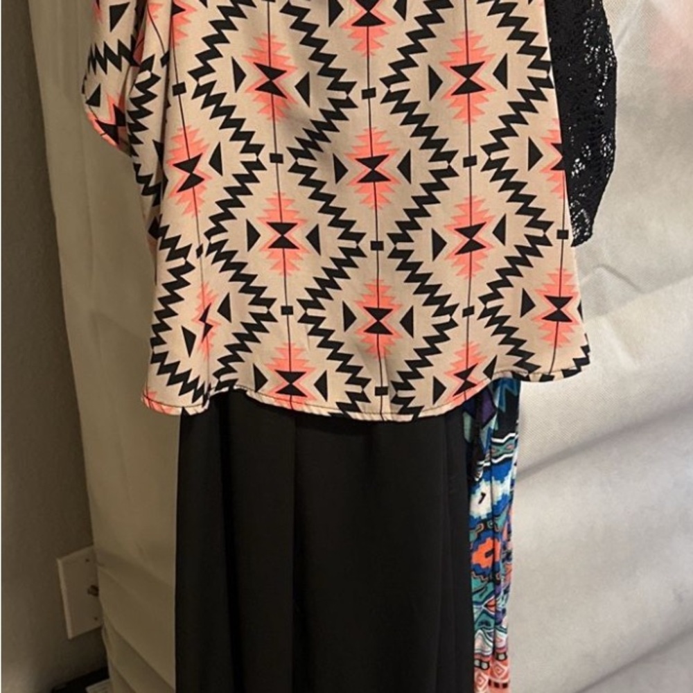 Geometric Patterned Top